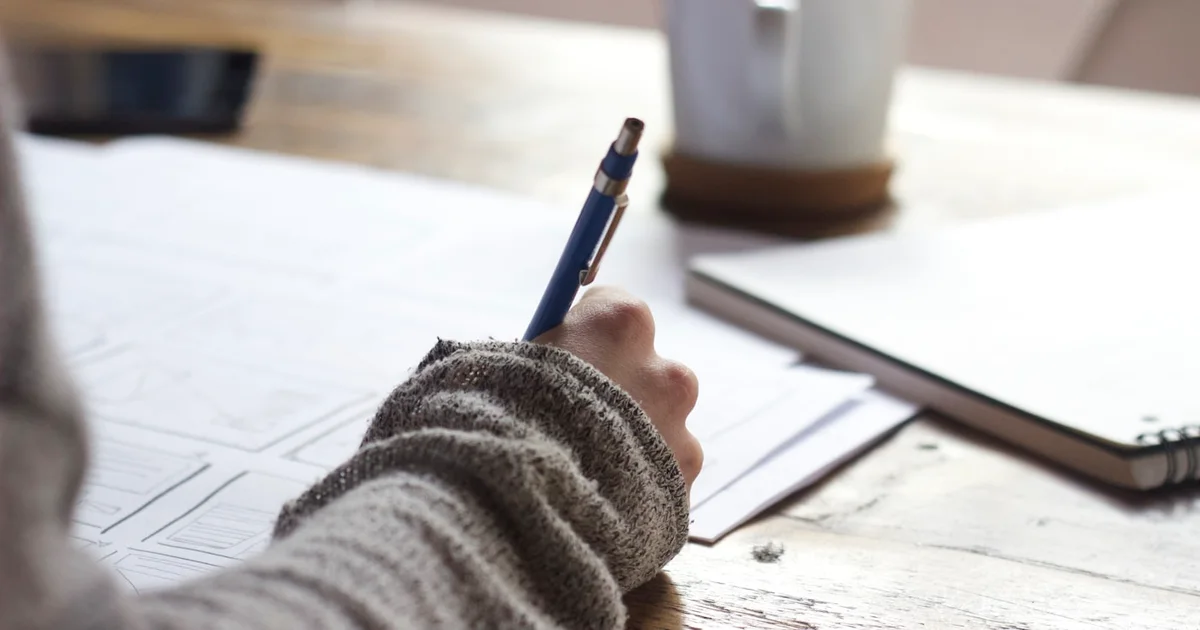 Capa: Comparar portais de emprego: checklist anti-duplicata e golpe